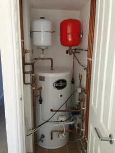 Pressurised hot water system